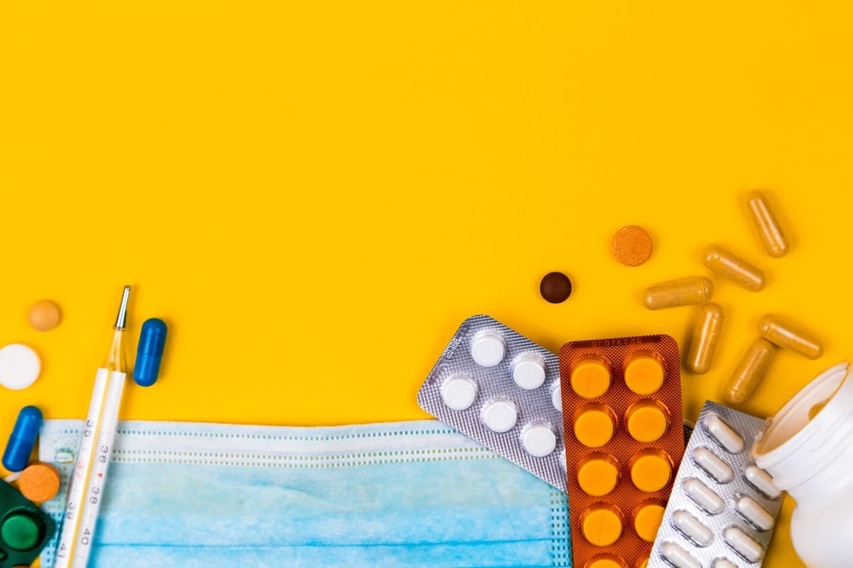 Médico realizando una teleconsulta por videollamada